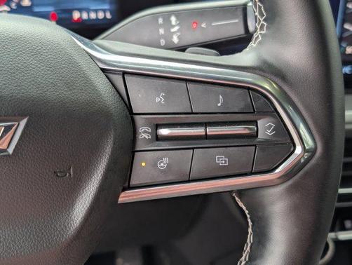 Summit White 2025 Chevrolet Traverse LT