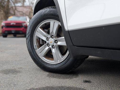 Summit White 2021 Chevrolet Trax LS
