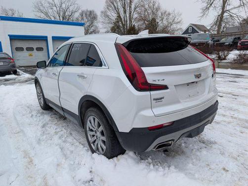 2022 Cadillac XT4 Premium Luxury