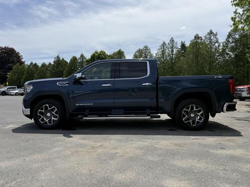 Pacific Blue Metallic 2022 GMC Sierra 1500 SLT