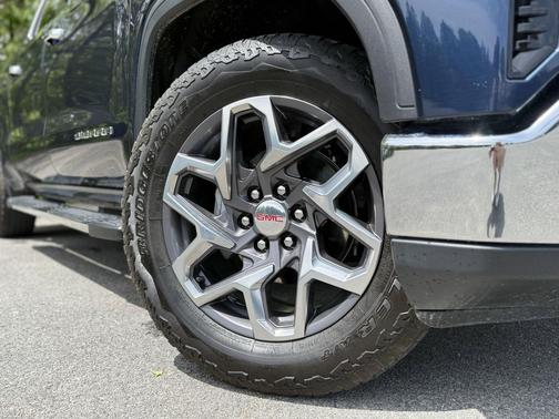 Pacific Blue Metallic 2022 GMC Sierra 1500 SLT