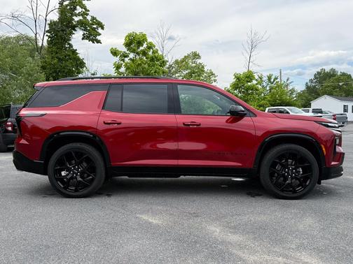 Radiant Red Tintcoat 2025 Chevrolet Traverse RS
