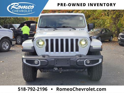 Bright White Clearcoat 2021 Jeep Wrangler Unlimited Sahara