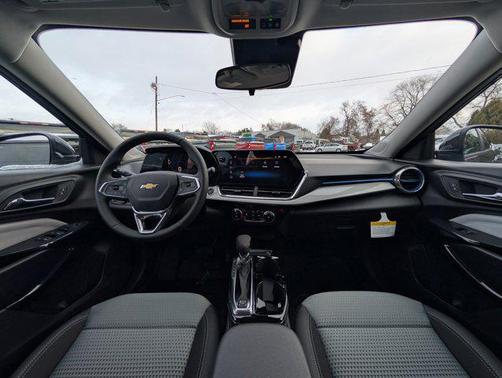 Mosaic Black Metallic 2026 Chevrolet Trax LT