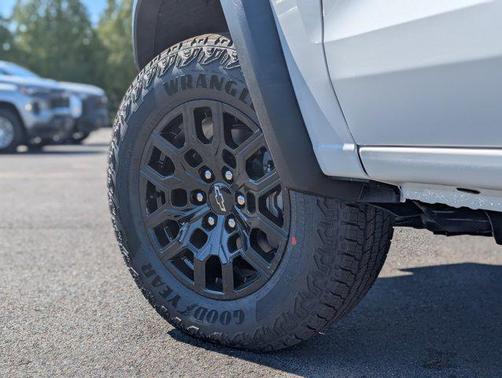 Summit White 2026 Chevrolet Colorado Trail Boss