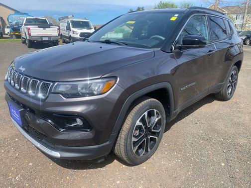 Granite Crystal Clearcoat Metallic 2023 Jeep Compass LIMITED