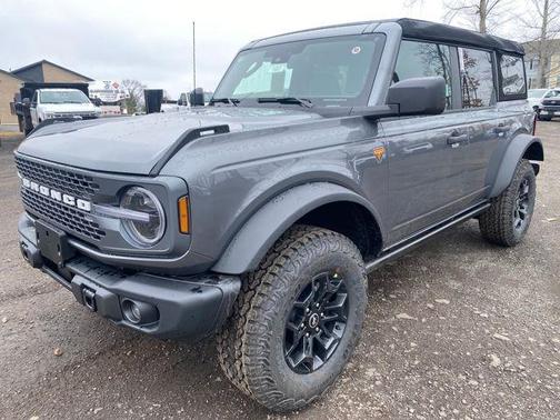 Carbonized Gray Metallic 2026 Ford Bronco Badlands