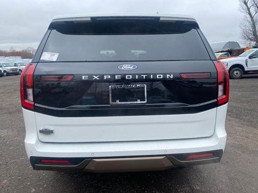 Star White Metallic Tri-Coat 2026 Ford Expedition King Ranch