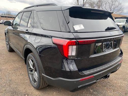 Agate Black Metallic 2026 Ford Explorer ST-Line