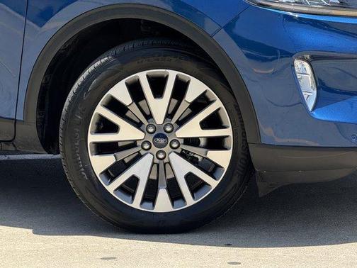 2022 Ford Escape Titanium Hybrid