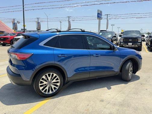 2022 Ford Escape Titanium Hybrid