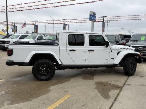 Bright White Clearcoat 2024 Jeep Gladiator Texas Trail