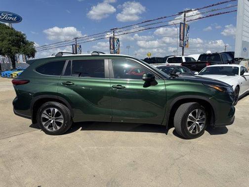 2023 Toyota Highlander Hybrid XLE