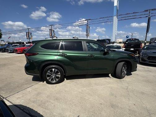2023 Toyota Highlander Hybrid XLE
