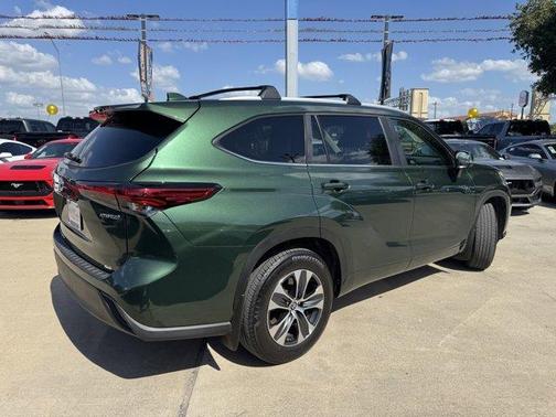 2023 Toyota Highlander Hybrid XLE