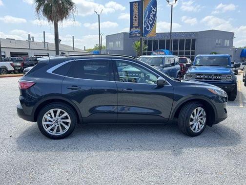 2022 Ford Escape Titanium Hybrid