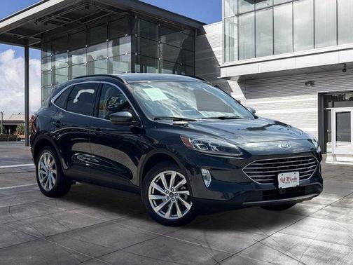 2022 Ford Escape Titanium Hybrid