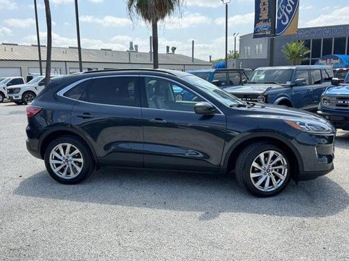 2022 Ford Escape Titanium Hybrid