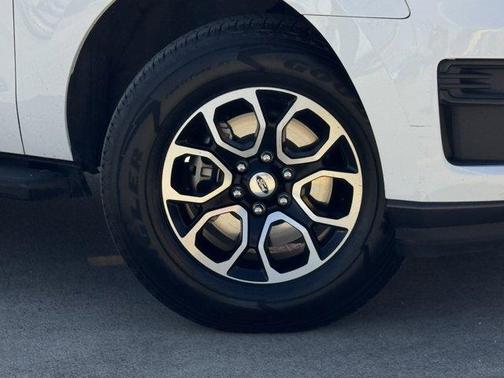 Oxford White 2022 Ford Expedition Max XLT