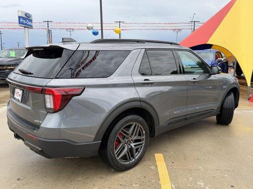 Carbonized Gray Metallic 2025 Ford Explorer ST-Line