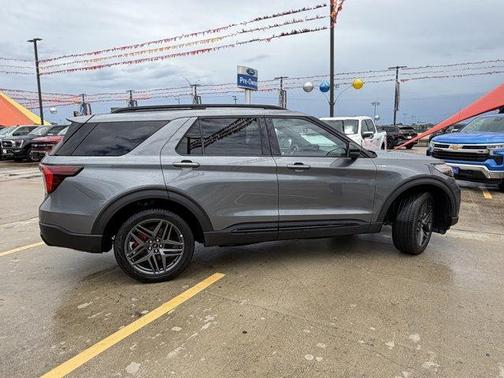 Carbonized Gray Metallic 2025 Ford Explorer ST-Line
