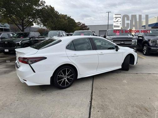 2024 Toyota Camry Hybrid SE