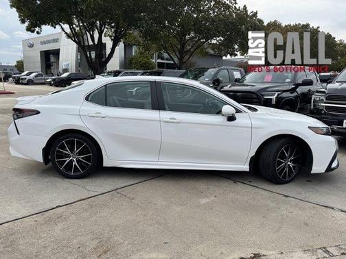 2024 Toyota Camry Hybrid SE
