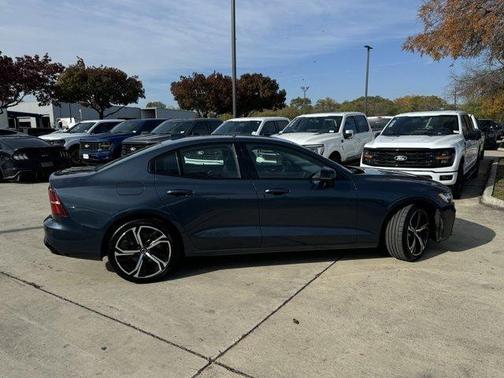2024 Volvo S60 B5 Ultimate Dark Theme