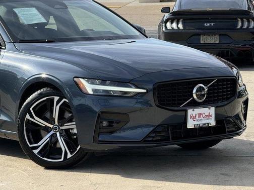 2024 Volvo S60 B5 Ultimate Dark Theme