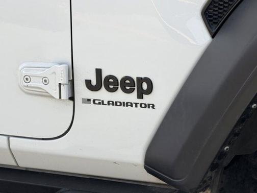 Bright White Clearcoat 2023 Jeep Gladiator Sport