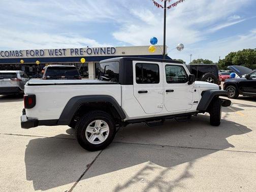 Bright White Clearcoat 2023 Jeep Gladiator Sport