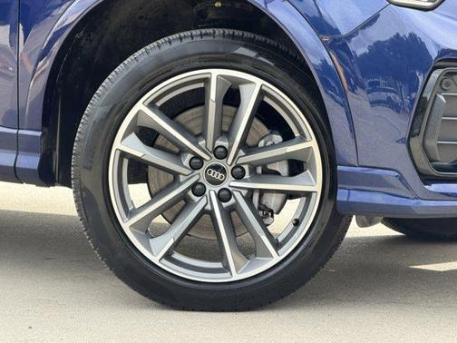 Navarra Blue Metallic 2024 Audi Q3 45 S line Premium