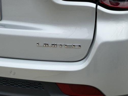 Silver Zynith 2025 Jeep Compass Limited