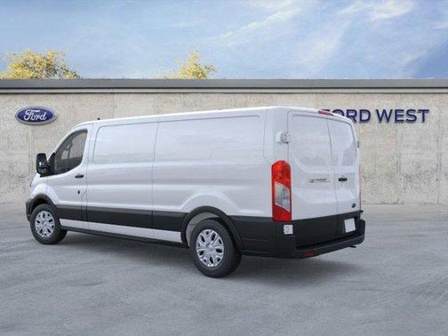 2025 Ford E-Transit Base