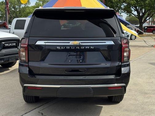 Dark Ash Metallic 2024 Chevrolet Suburban LT