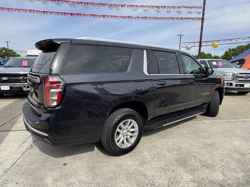 Dark Ash Metallic 2024 Chevrolet Suburban LT