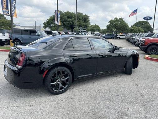 2023 Chrysler 300 Touring
