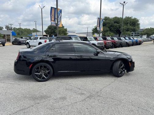 2023 Chrysler 300 Touring