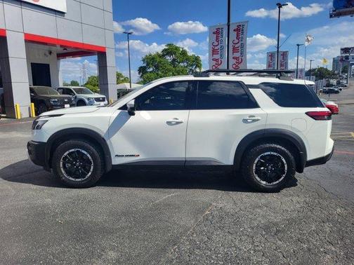 Glacier White 2025 Nissan Pathfinder Rock Creek