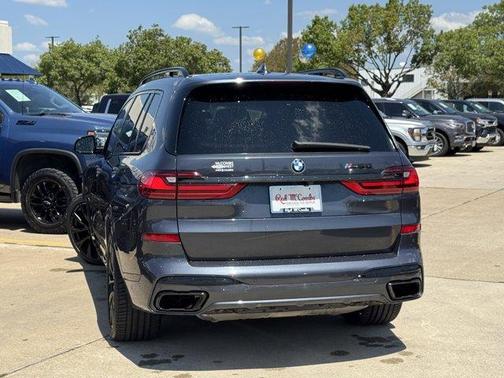 2022 BMW X7 M50i