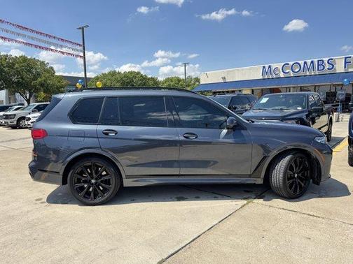 2022 BMW X7 M50i