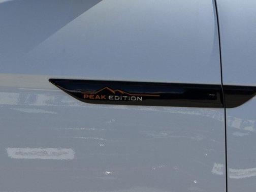 2024 Volkswagen Atlas 2.0T Peak Edition SE w/Technology