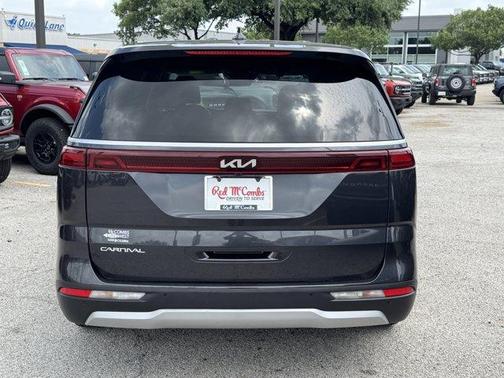 2023 Kia Carnival EX
