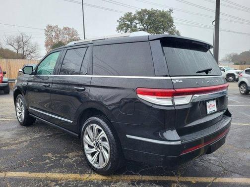 2022 Lincoln Navigator Reserve
