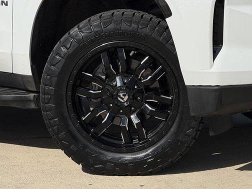 Summit White 2021 Chevrolet Suburban LT