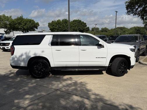 Summit White 2021 Chevrolet Suburban LT