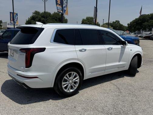 2024 Cadillac XT6 Luxury FWD