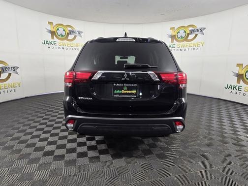 Labrador Black Metallic 2020 Mitsubishi Outlander ES