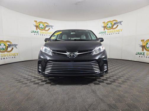 2020 Toyota Sienna XLE