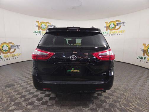 2020 Toyota Sienna XLE